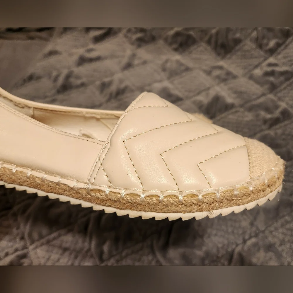 Madden Girl Flat Shoe Women's Sz 6 Slip On Espadrille Chevron Quilted Bone tan - Picture 5 of 8